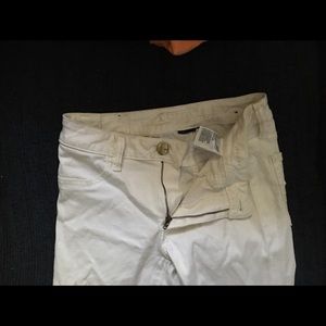 White American Eagle skinny jeans